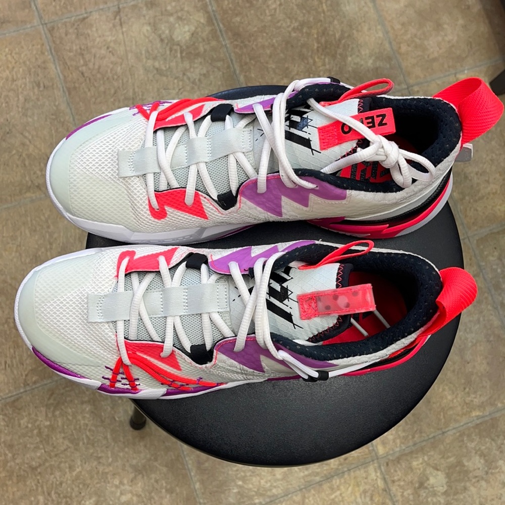 NEW, Men Jordan sneakers!